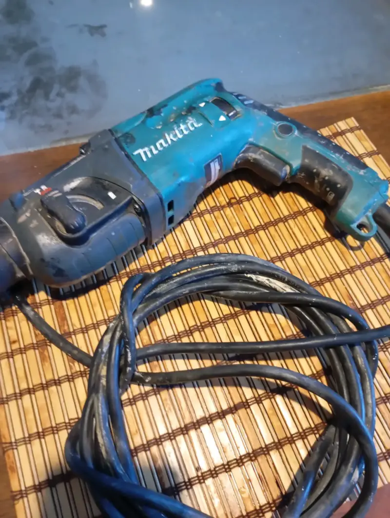 Taladro percutor Makita usado - 2