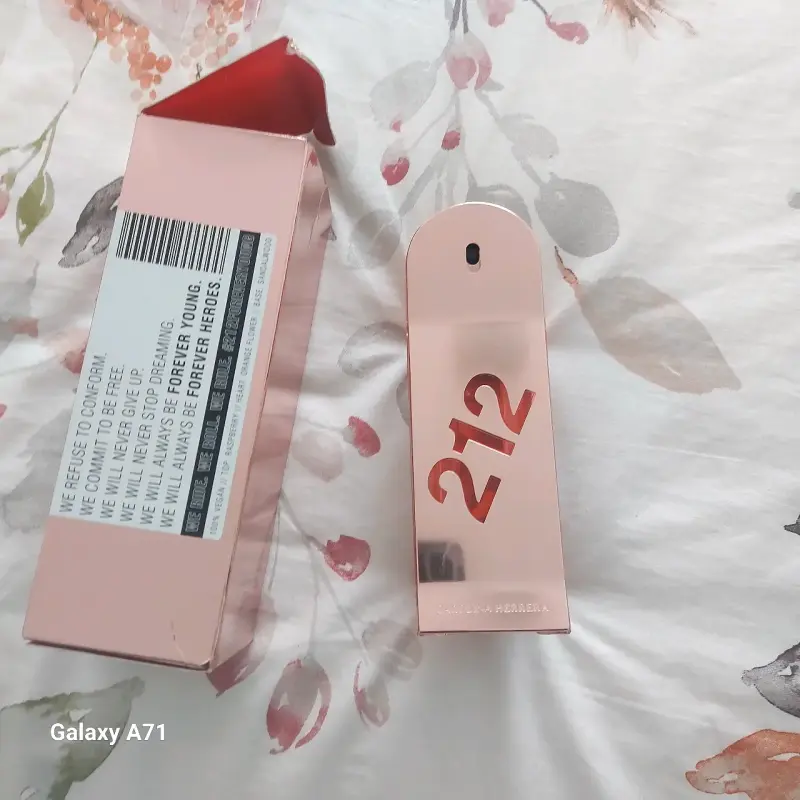 Perfume 212 Carolina Herrera original - 1