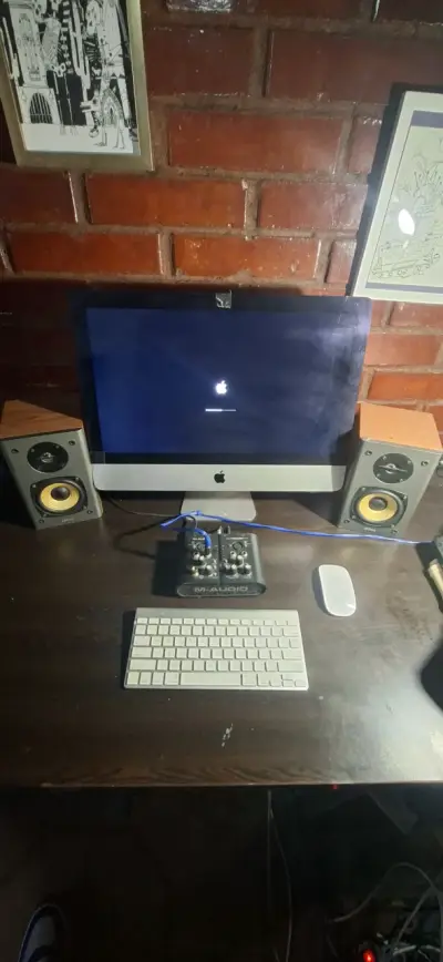 Computador iMac con periféricos - miniatura 2