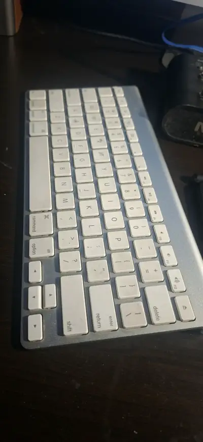 Computador iMac con periféricos - miniatura 4