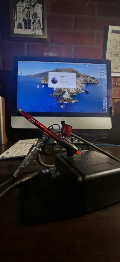Aerógrafo rojo con compresor - miniatura 2