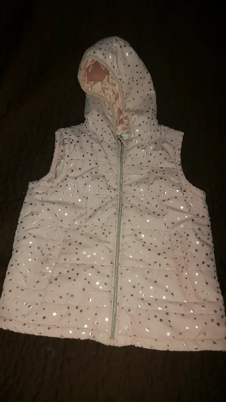 Chaleco rosa con capucha - 1