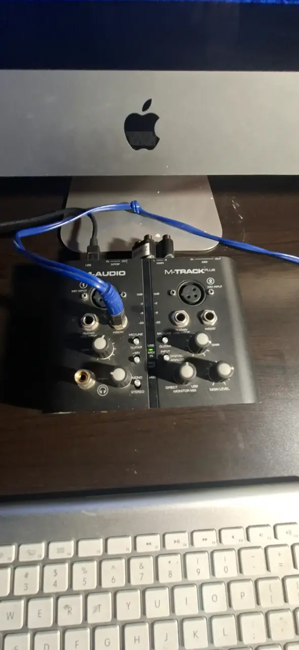 Interfaz de audio M-Audio M-Track Plus imac pack.