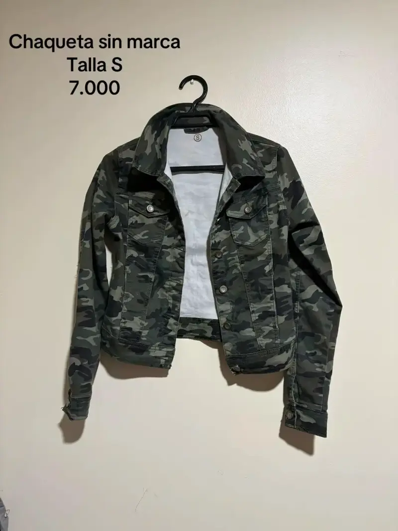 Chaqueta camuflada sin marca