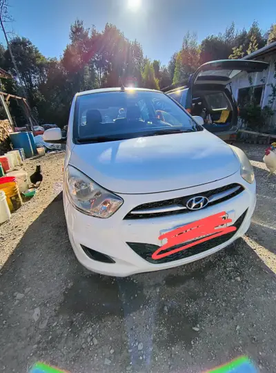 Hyundai i10 hatchback blanco - miniatura 2