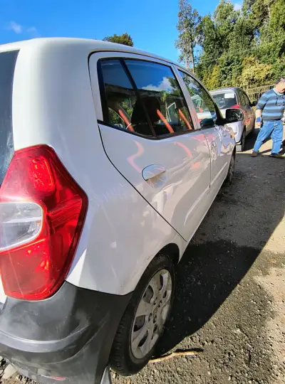 Hyundai i10 hatchback blanco - miniatura 3