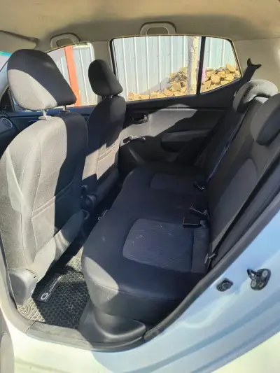 Hyundai i10 hatchback blanco - miniatura 6
