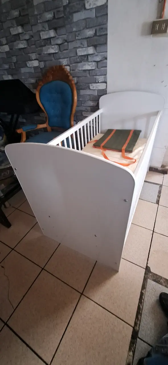 Cuna de madera blanca - 1