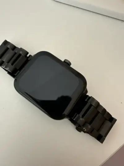 Reloj inteligente negro metálico - miniatura 1