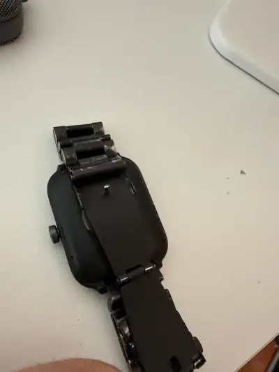 Reloj inteligente negro metálico - miniatura 2