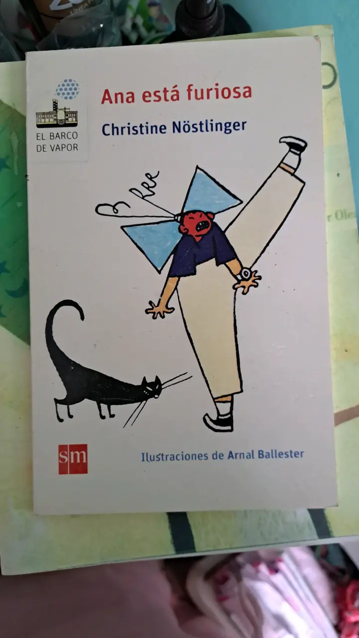 Libro 'Un monstruo en el armario' y otro más - 6