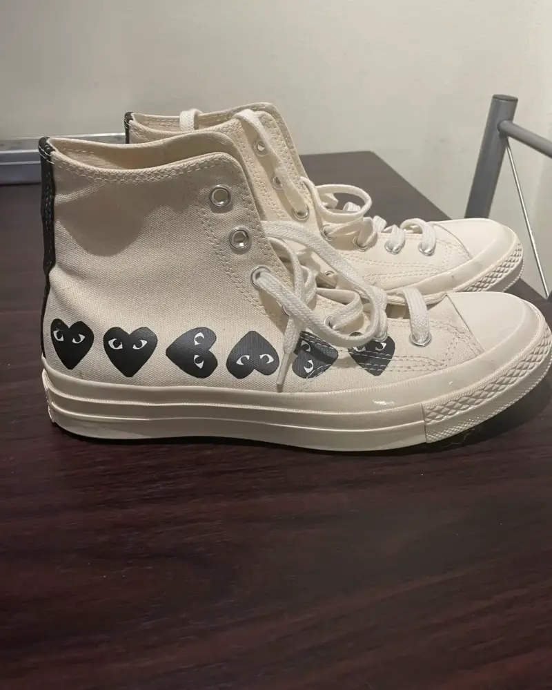 Zapatillas blancas con corazones - 3