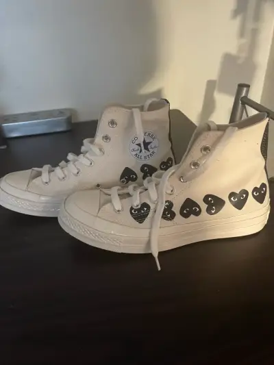 Zapatillas blancas con corazones - miniatura 4