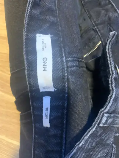 Pantalón jeans negro Mango - miniatura 2