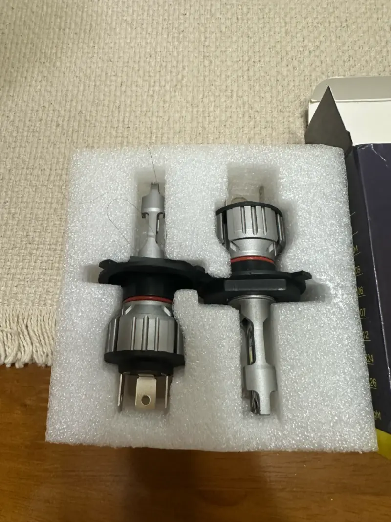 Bombilla LED E2 v2 para auto H4 - 2