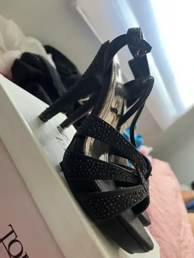 Tacones negros elegantes talla 35 todo piel - miniatura 1