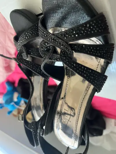 Tacones negros elegantes talla 35 todo piel - miniatura 2