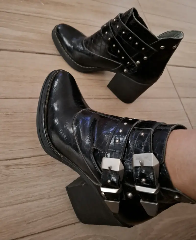 Botines de cuero negro con hebillas - 3