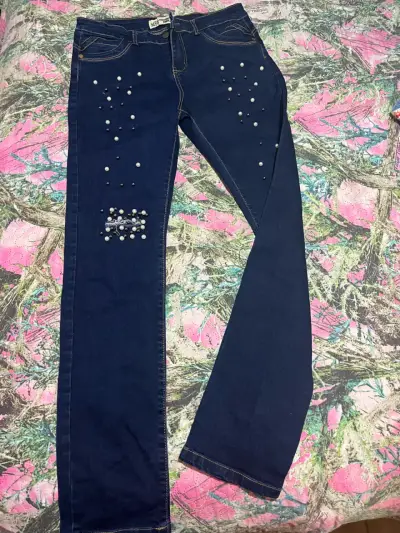 Jeans azul con perlas decorativas - miniatura 2