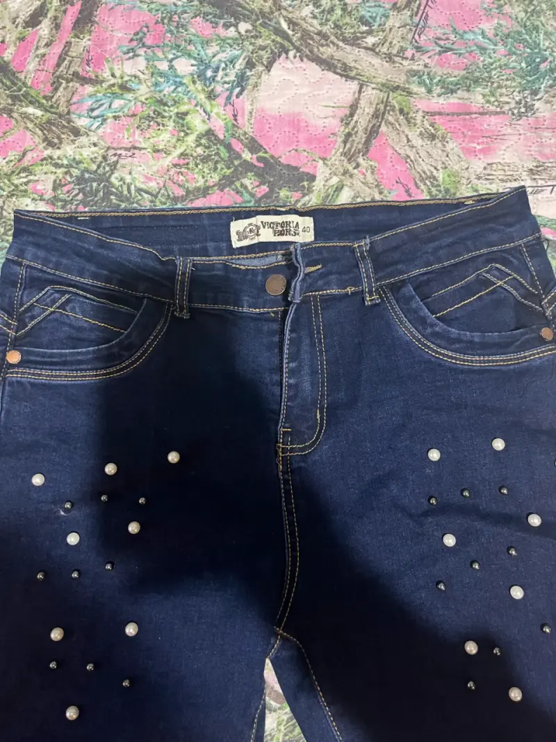 Jeans azul con perlas decorativas - 3