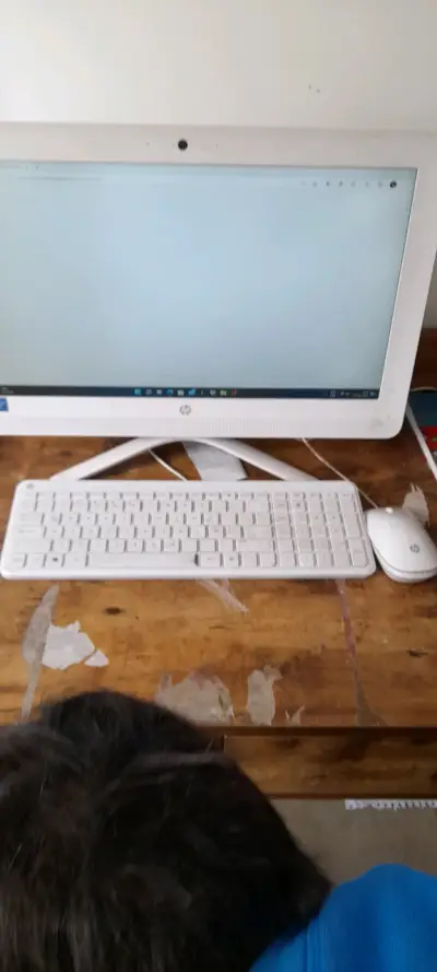 Computador de escritorio todo en uno - miniatura 3