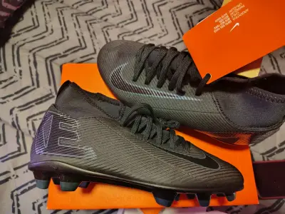 Botines de fútbol negros Nike - miniatura 1