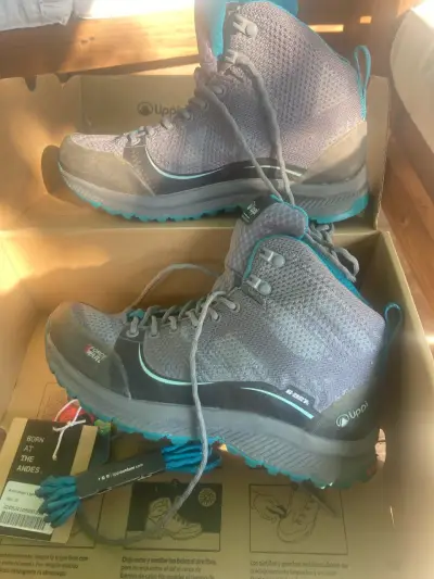 Botas de trekking grises nuevas - miniatura 2