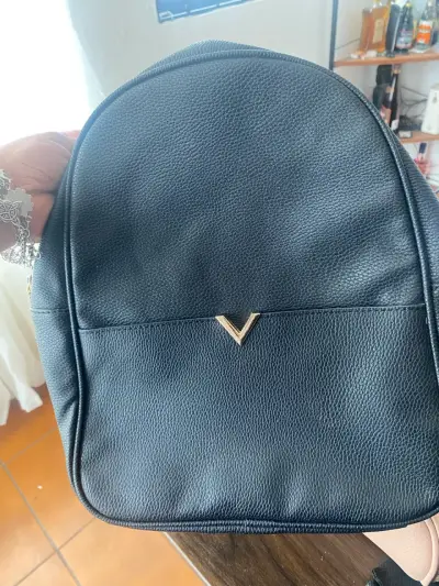 Mochila negra elegante - miniatura 1
