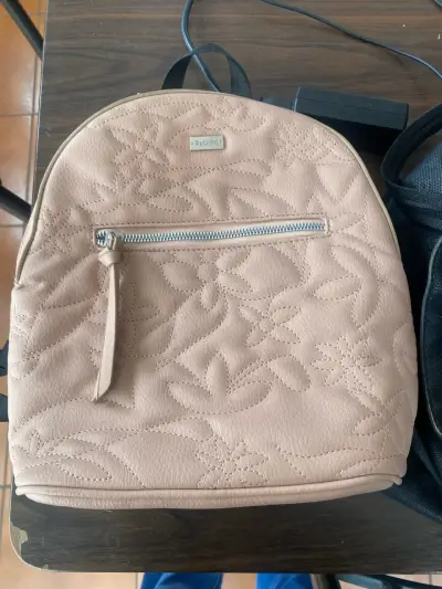 Mochila negra elegante - miniatura 2