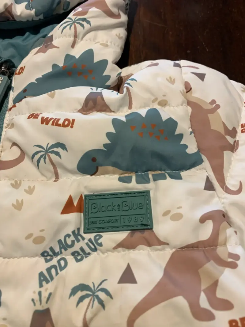 pack una chaqueta de dinosaurio más chaqueta roja - 2