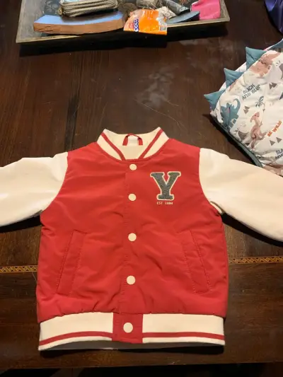 pack una chaqueta de dinosaurio más chaqueta roja - miniatura 4