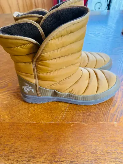 Botas acolchadas mostaza haka honu - miniatura 2