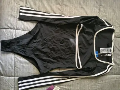 Body Adidas nuevo - miniatura 2