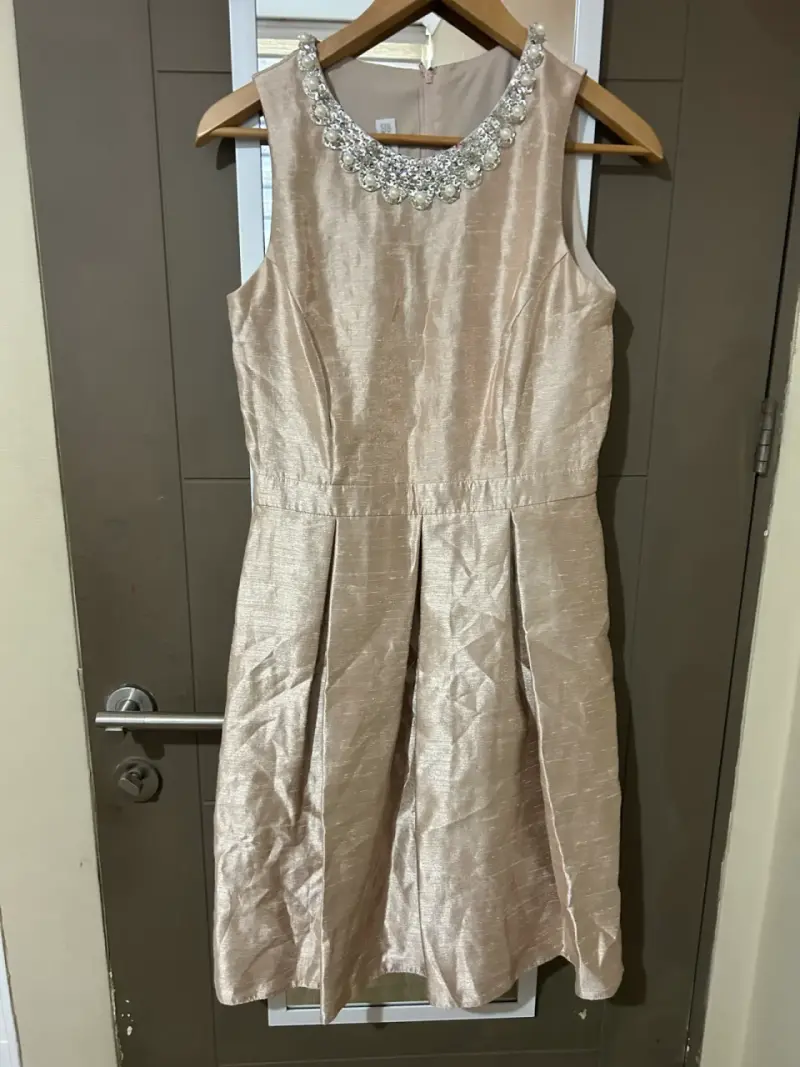 Vestido con cuello de perlas Marca MR K - 1