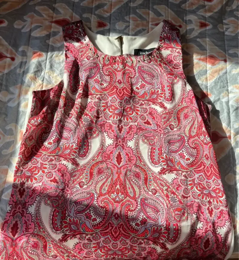 Vestido sin mangas estampado rosa