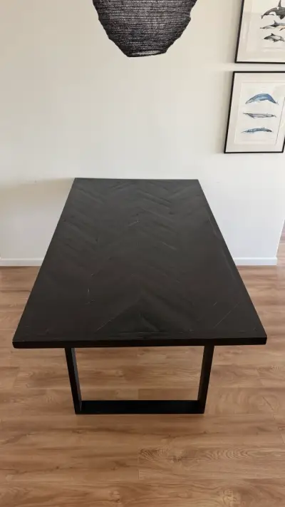 Mesa de comedor madera oscura - miniatura 1