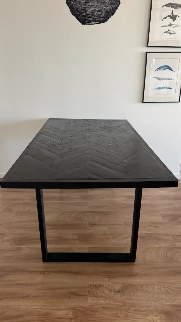 Mesa de comedor madera oscura - 2