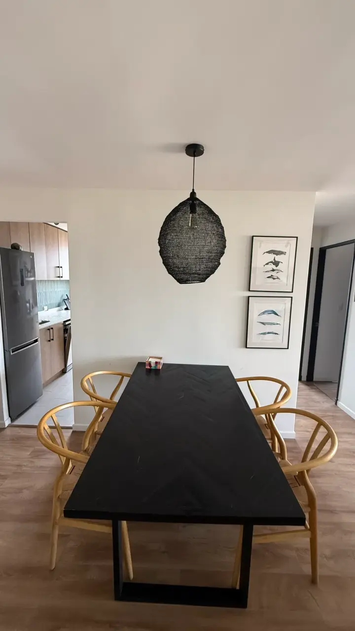 Mesa de comedor madera oscura - 5