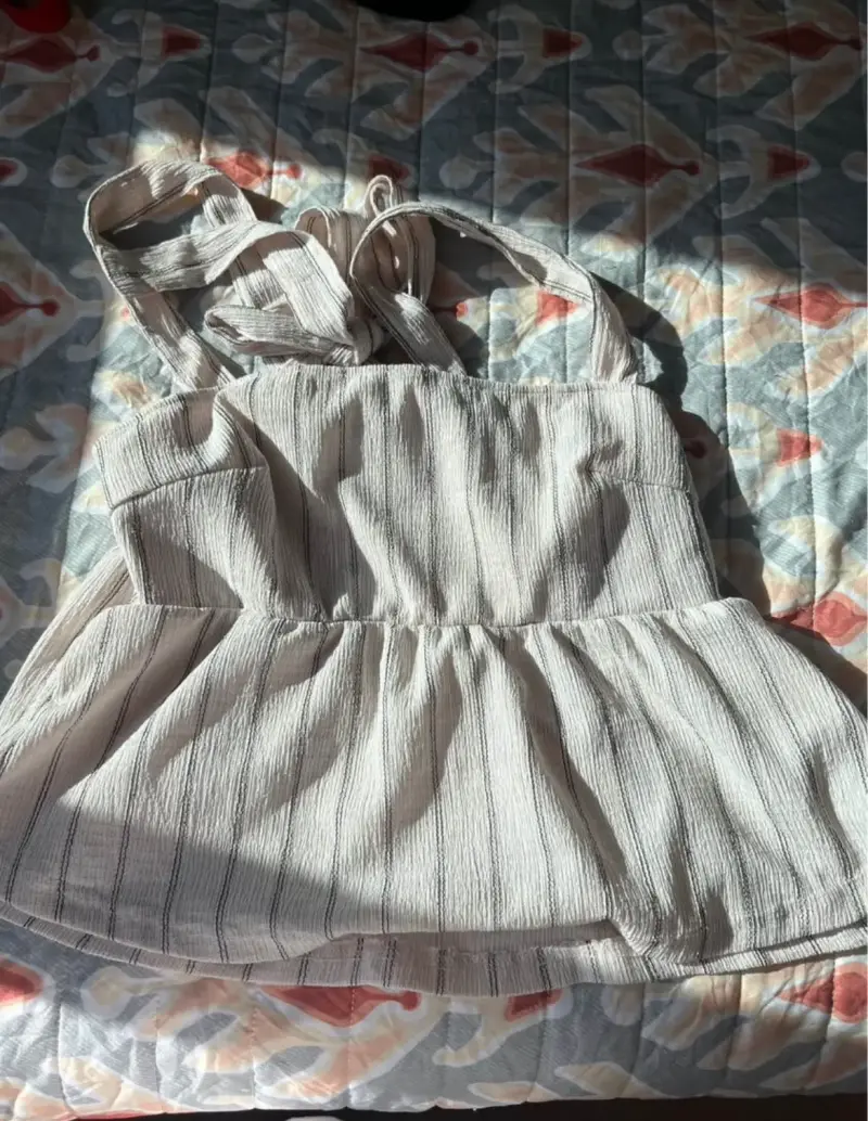 Blusa sin mangas beige a rayas - 1