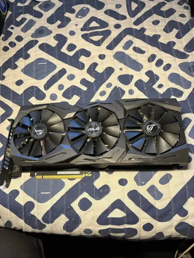 Tarjeta gráfica ASUS RTX 2060 de 3 ventiladores - miniatura 1