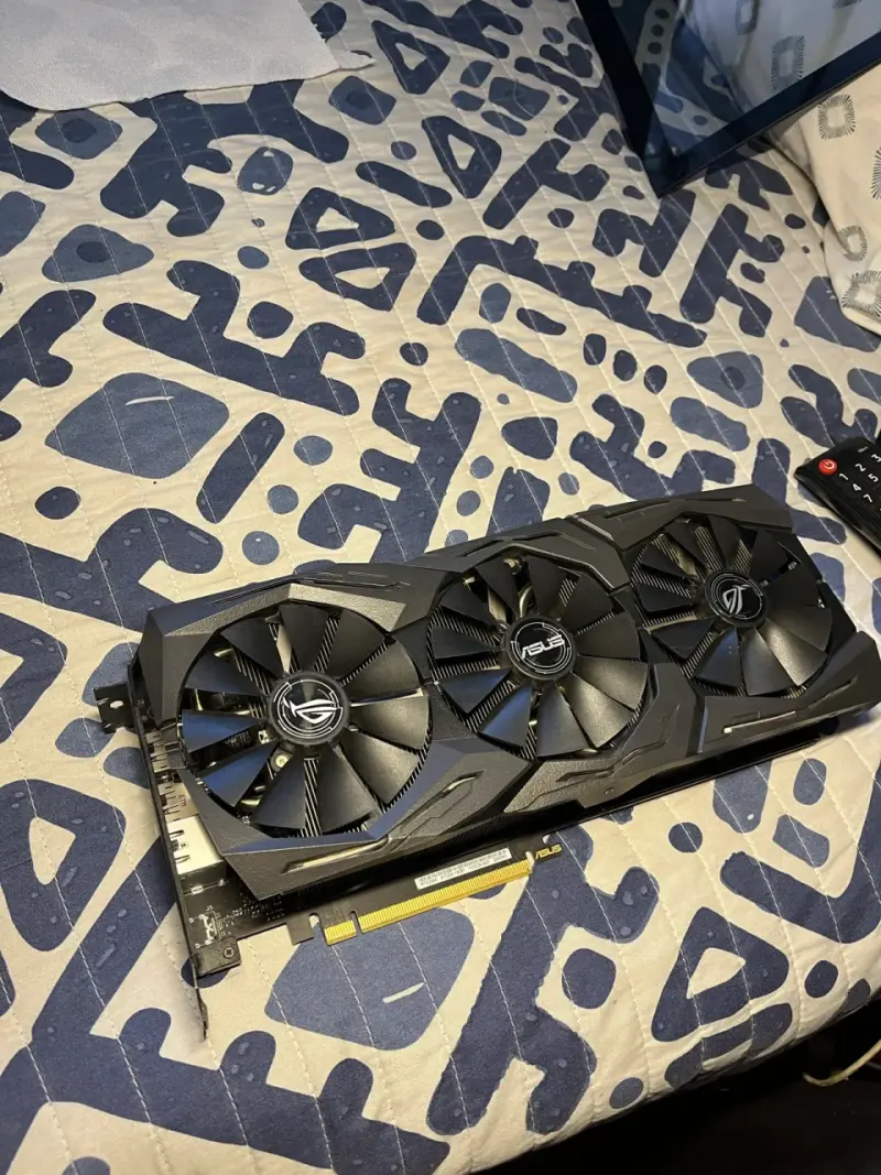 Tarjeta gráfica ASUS RTX 2060 de 3 ventiladores - 4