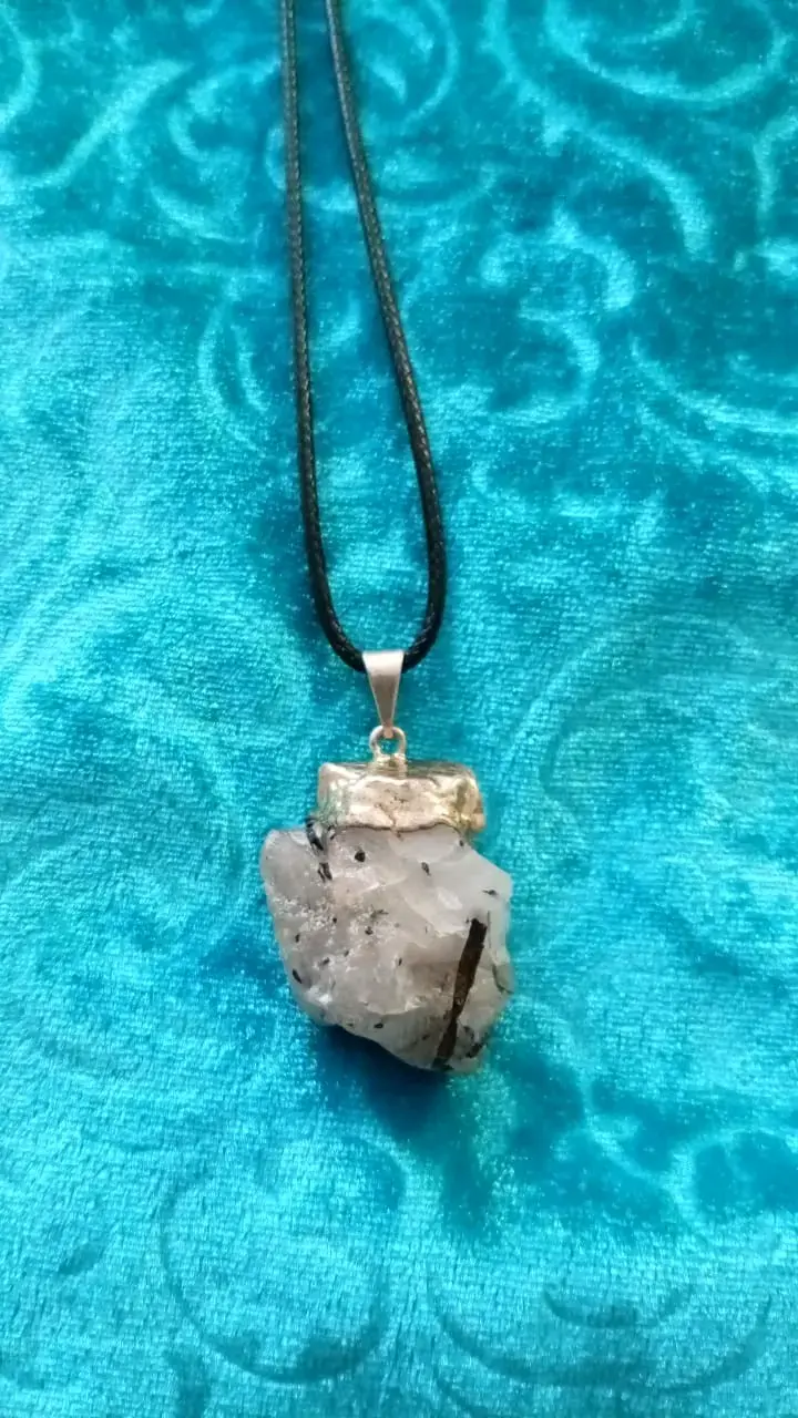 Colgante de piedra natural
