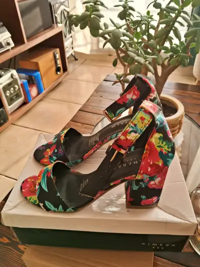 Sandalias de tacón floral - miniatura 2
