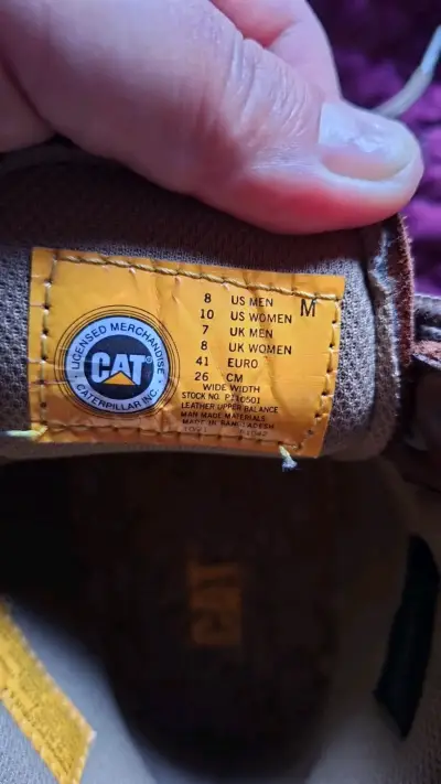 Botas CAT café en buen estado - miniatura 3
