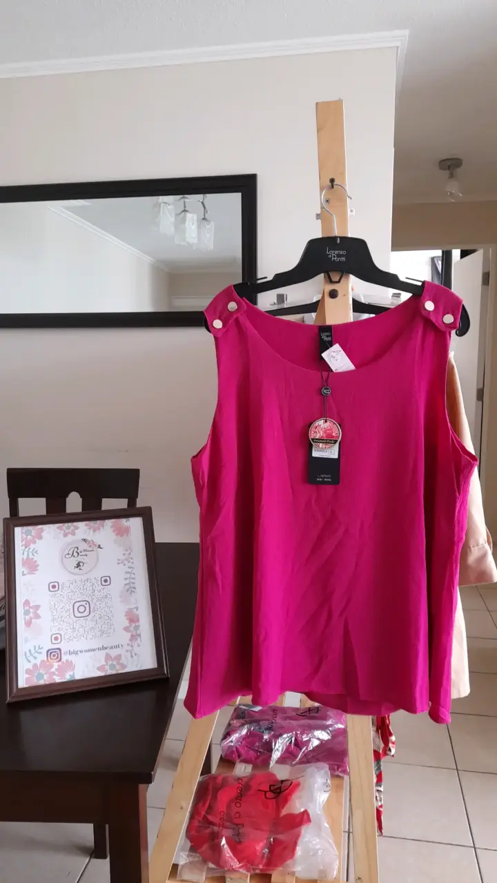 Blusa fucsia con botones