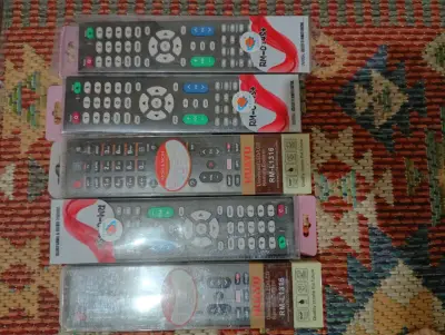 Controles Remotos Universales RM-L1136+ - miniatura 1