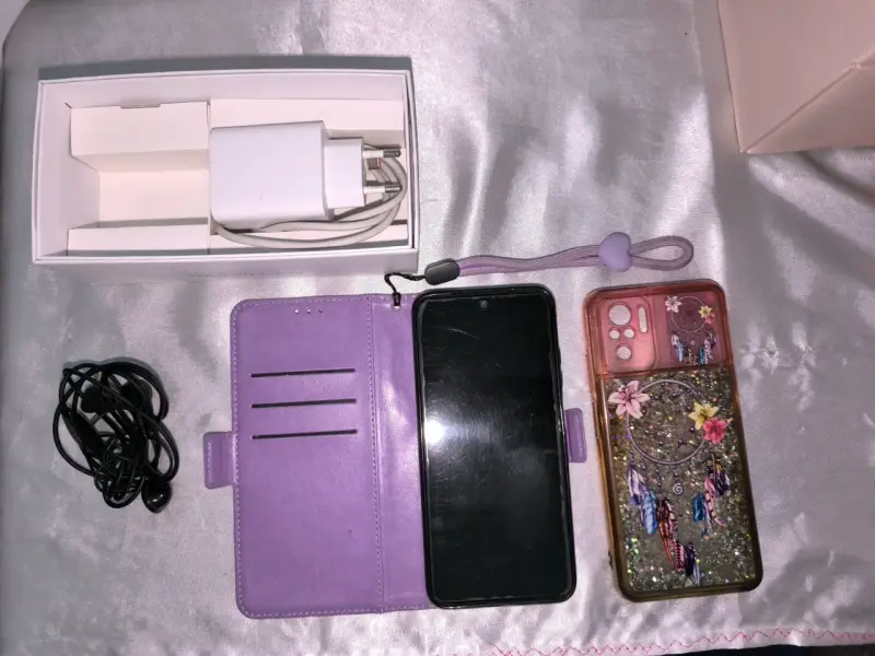 Xiaomi Redmi Note 10S con accesorios - 3