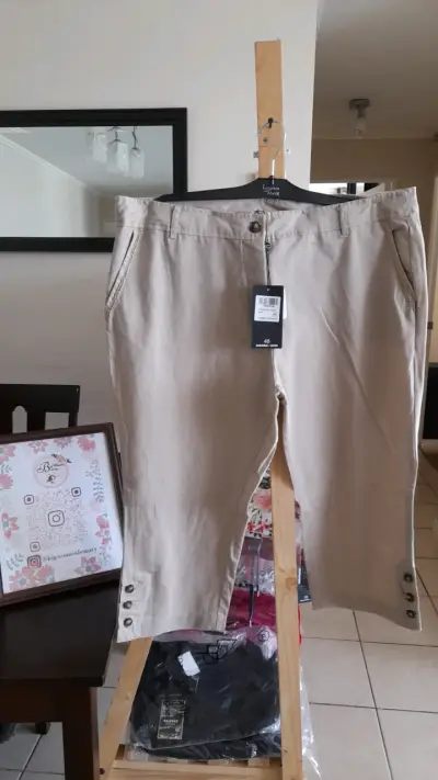Pantalones pescador beige con etiqueta - miniatura 1