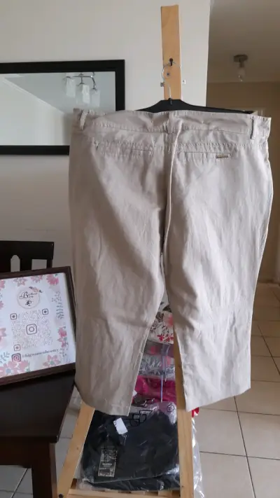 Pantalones pescador beige con etiqueta - miniatura 2