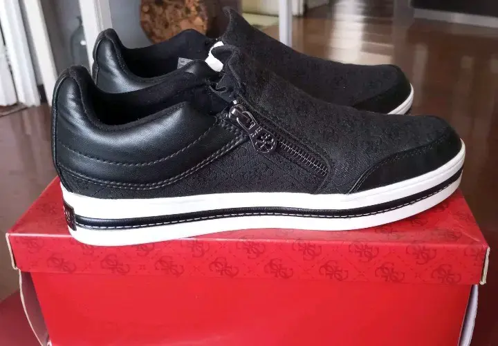 Zapatillas negras con cierre Guess - 1
